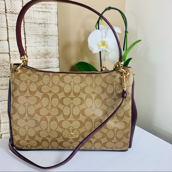 Coach Mia Shoulder Bag In Signature Canvas